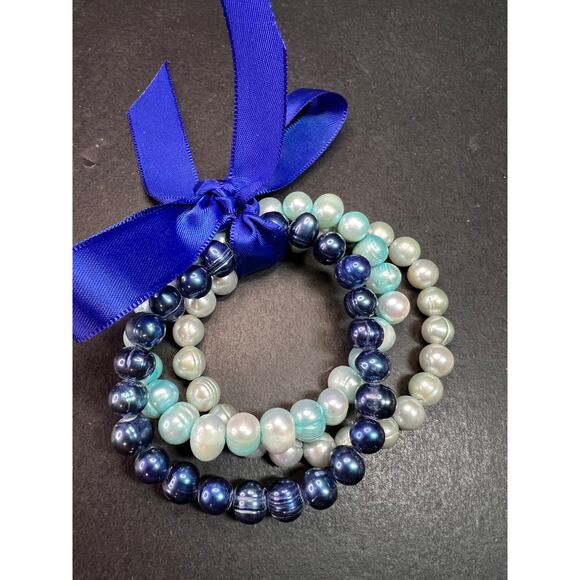 Set of three freshwater pearl shades of blue stretch bracelets - Picture 1 of 10
